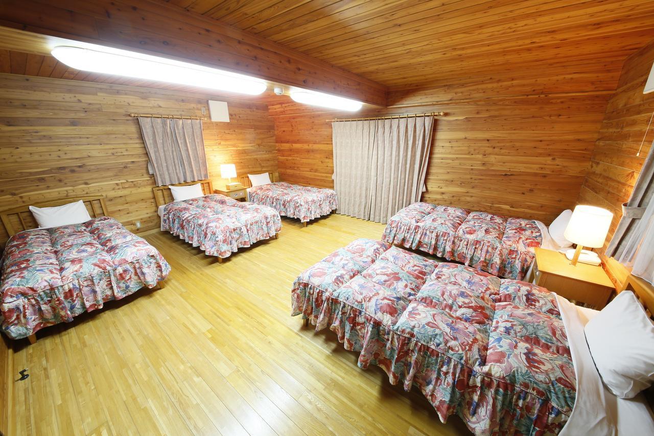 Log Hotel Larch Lake Kanayama Minamifurano Номер фото