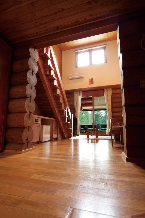 Log Hotel Larch Lake Kanayama Minamifurano Номер фото