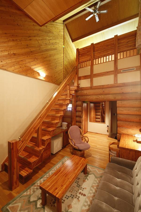 Log Hotel Larch Lake Kanayama Minamifurano Номер фото