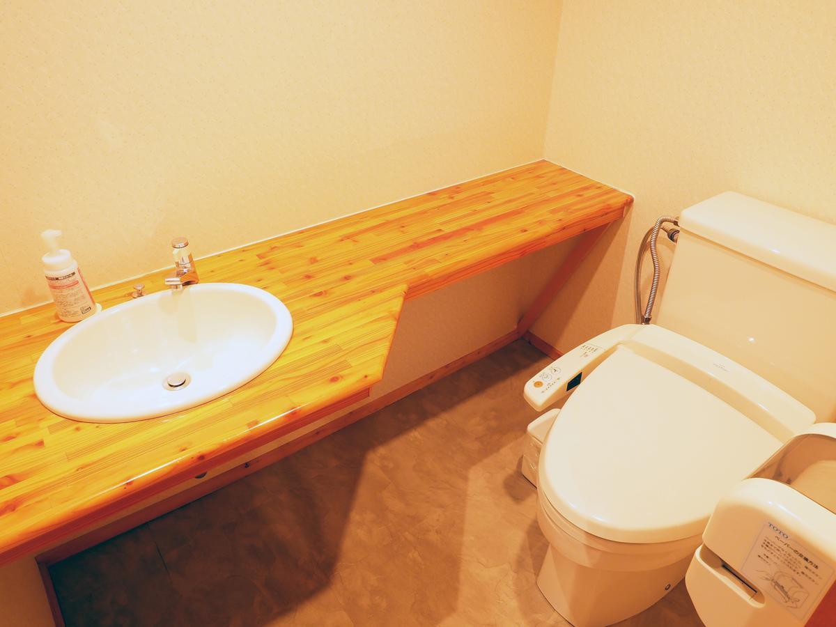 Log Hotel Larch Lake Kanayama Minamifurano Номер фото