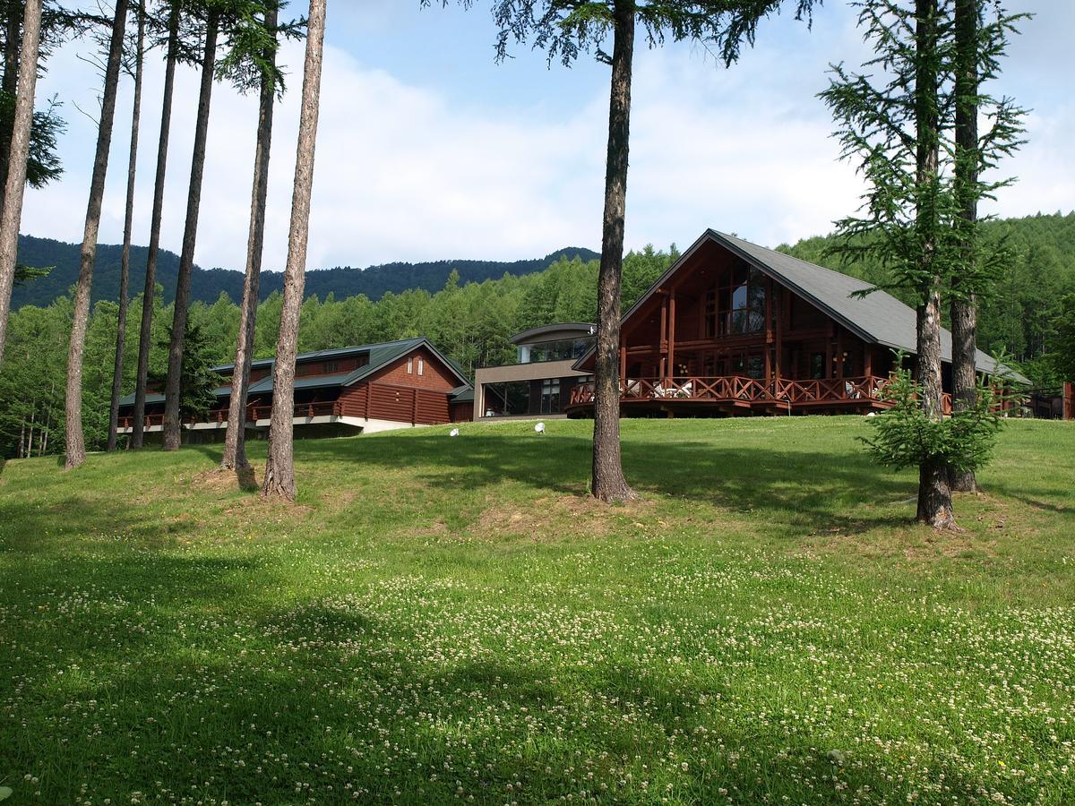 Log Hotel Larch Lake Kanayama Minamifurano Экстерьер фото